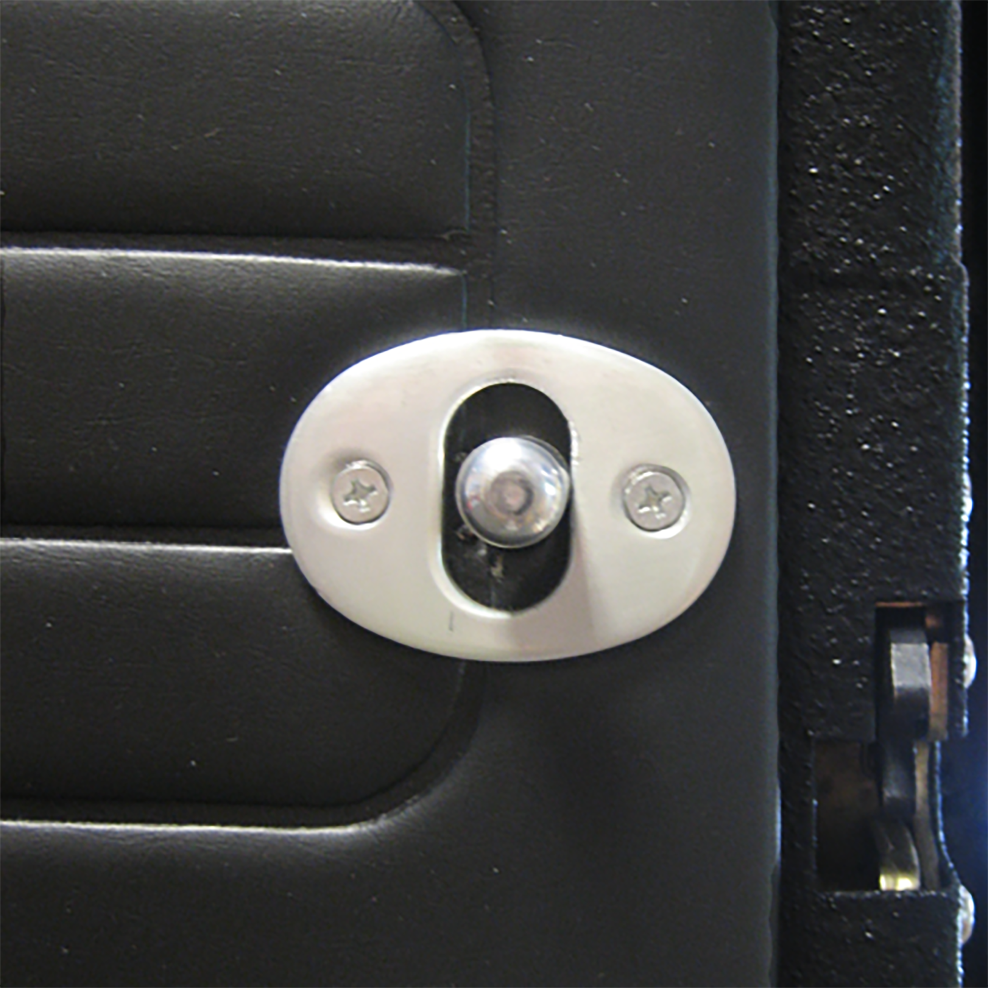 Bear Claw Knob Latch Release on Door