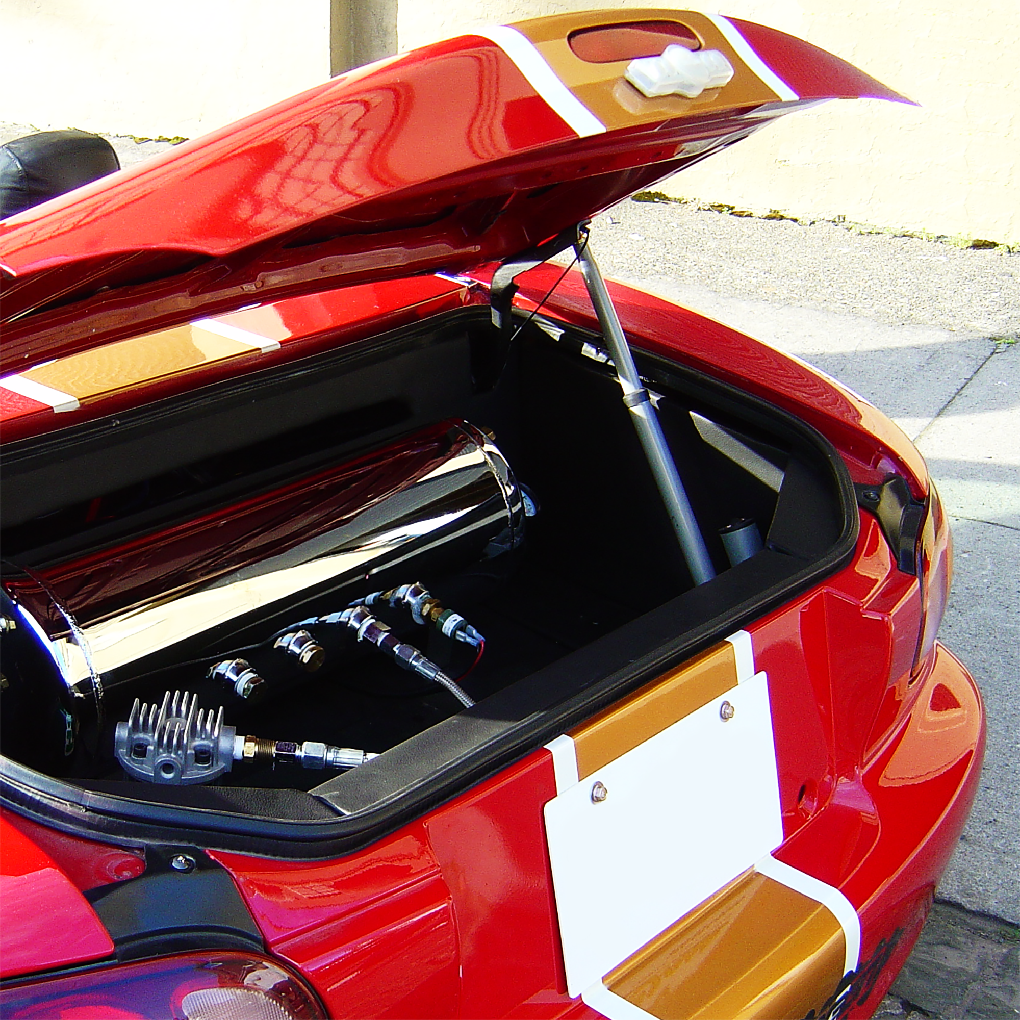Linear Actuator Installed in Trunk